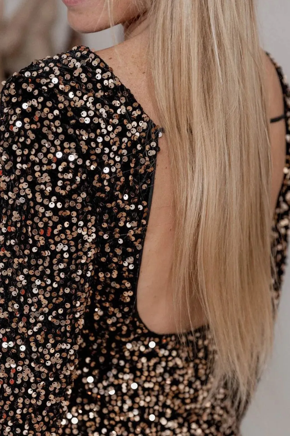 Backless Sequin Round Neck Long Sleeve Dress