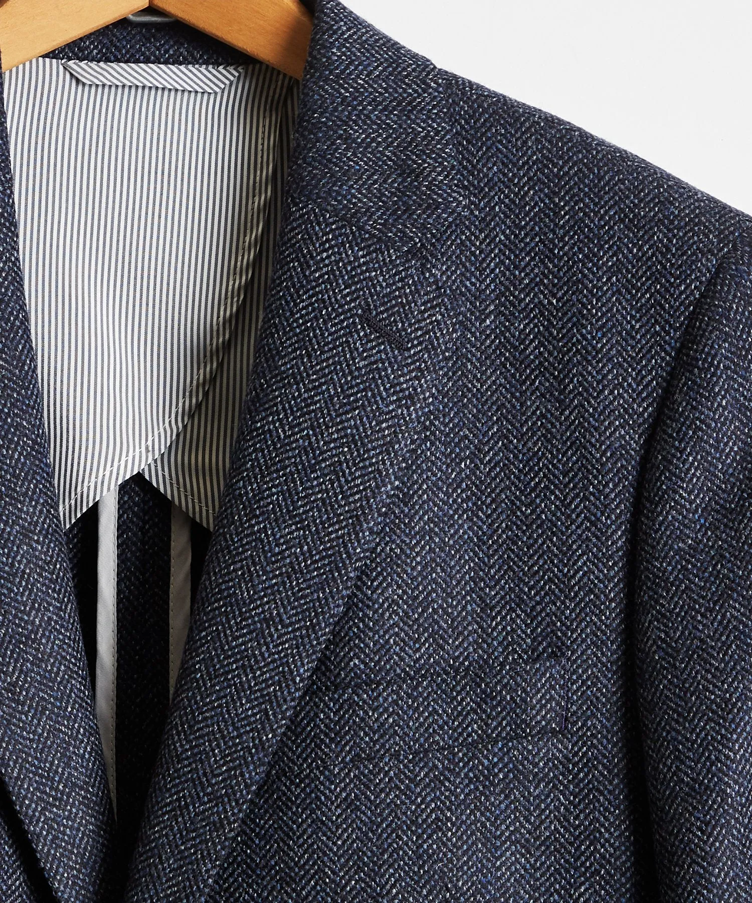 Sutton Lambswool/Cashmere Herringbone Sport Coat in Navy